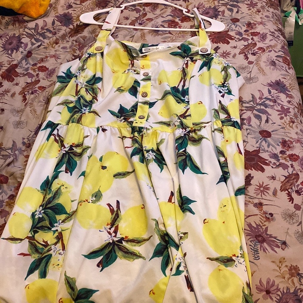 Lemon dress with wood buttons